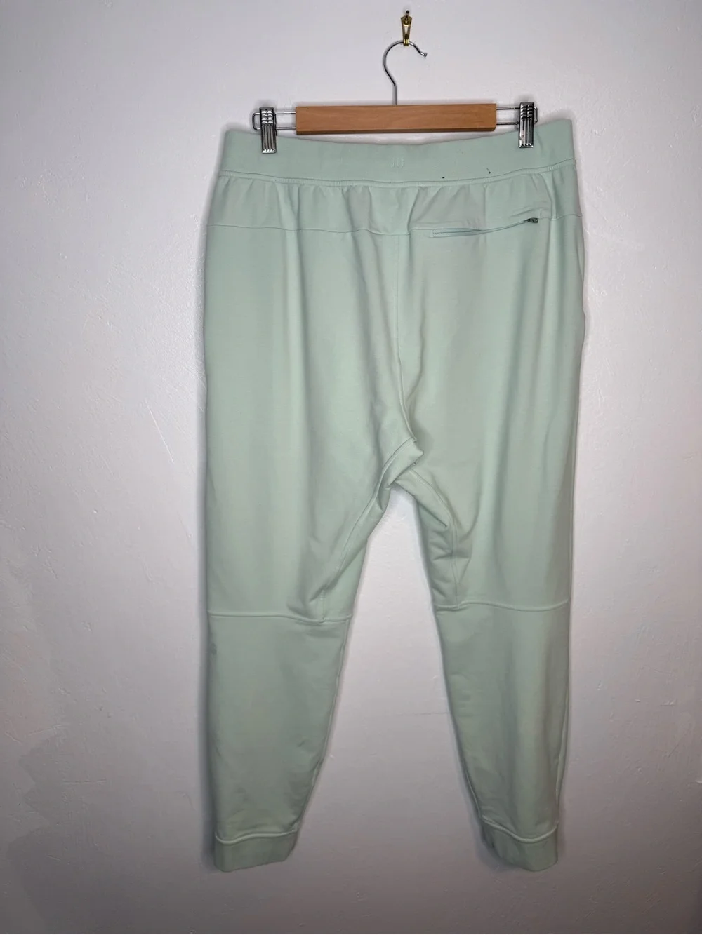 Lululemon Mint Green Jogger Pants XL Soft Stretch Lounge Travel Athleisure